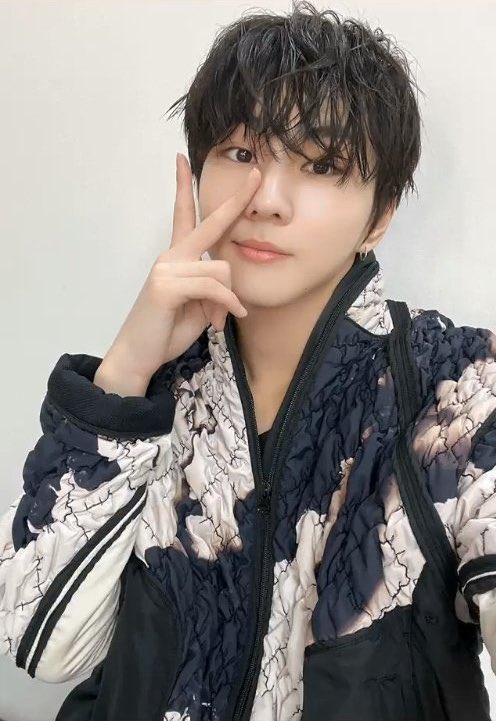 PIC0209's tweet photo. YANG JUNGWON https://t.co/Lz5hLOHoam