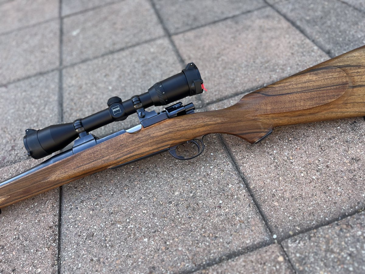 UllmanPrecision's tweet photo. A better look at the gun from our last post!
J Earl Bridges is whom Owner Michael D. Ullman studied under, was his custom gun mentor, and is a dear friend.
#MondayMotivation #mentor #mentorship #ullmanprecision https://t.co/TA99WyGLJl