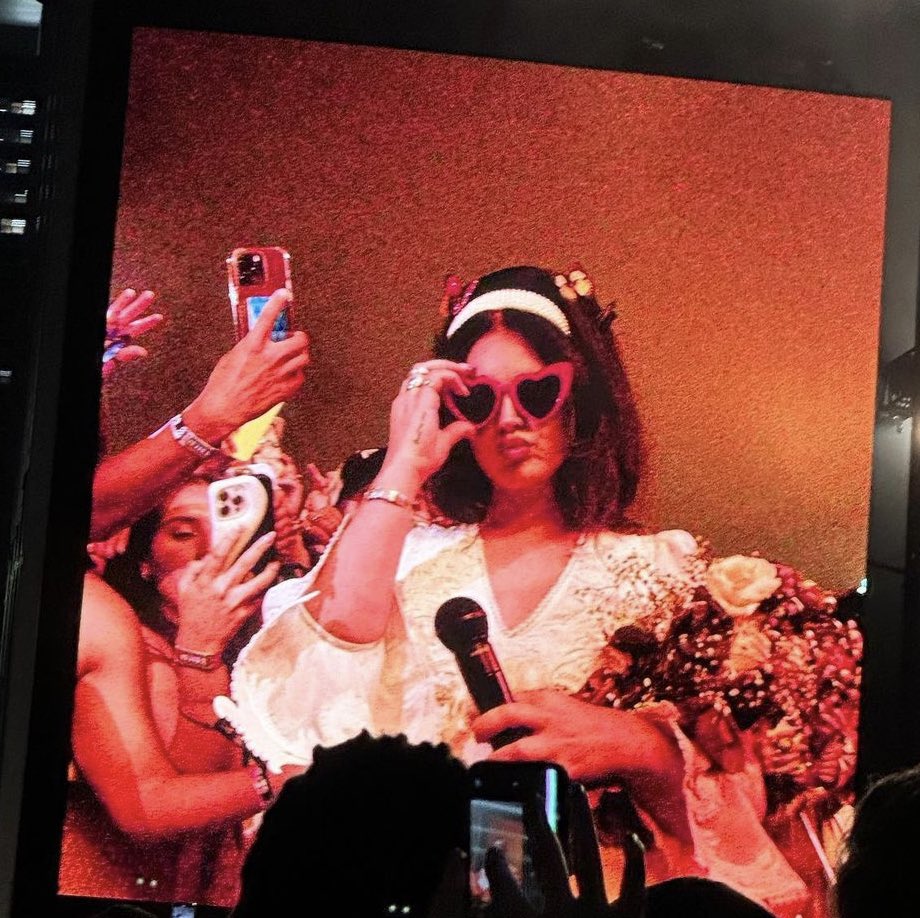 aliciaalavigne's tweet photo. lana del rey https://t.co/Z9wh32Eo31