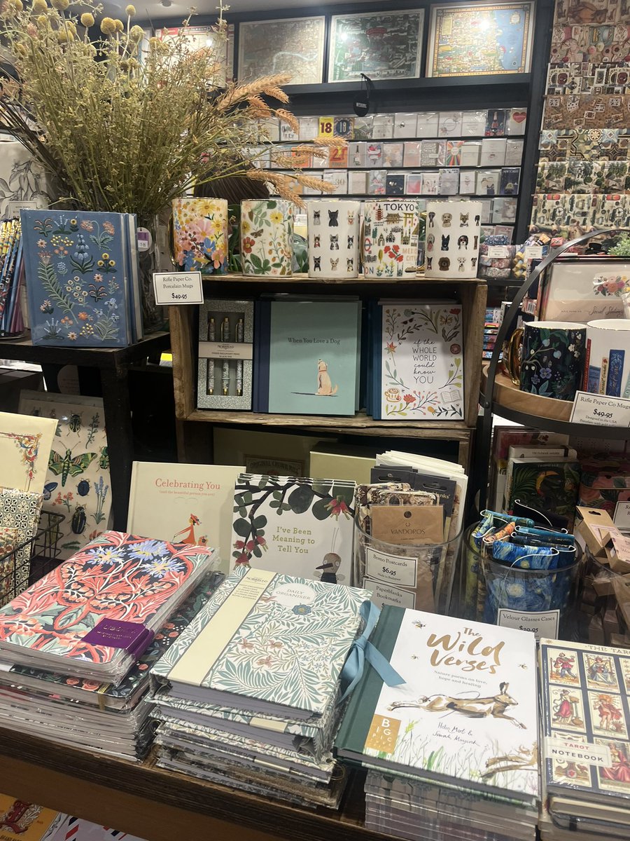 S2Australia's tweet photo. ロイヤルアーケード歩いてたら、可愛いお店見つけた！！！ この絵本とか子どもたちへのお土産に良さそう🫶🏼📚

#メルボルン https://t.co/UwqZbpU0Mi