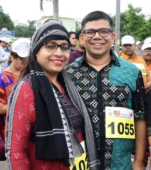 Proud #Odia #HandloomCouple  😉❤️

#OdishaHandloom #NationalHandloomDay 

#friendsforlife #FriendsForever 

#FriendshipDay #FriendshipDay2023