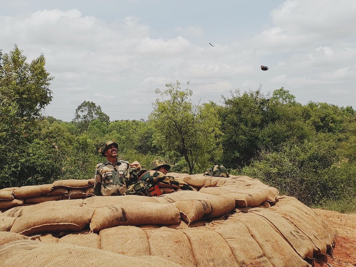 stcbsfbangalore's tweet photo. @stcbsfbangalore we shape recruits into fearless warriors. Every move and drill molds their greatness as they push limits, conquer challenges, and emerge unbreakable. 💪
#TrainToConquer
#FutureWarriors
#RecruitTraining 🇮🇳
@BSF_India
@BSF_Comd_Raipur https://t.co/aMiPOcFZ4W