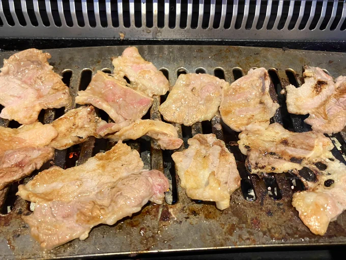 食べ放題でワガママの量をひたすら焼いて食べるのがデブである!!!いええあああああああ 