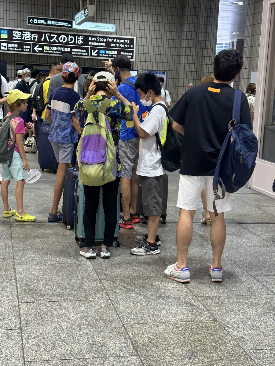 공항줄 웁스였다 진짜 만석이라 담거 탐 ^^ ㅎㅎ