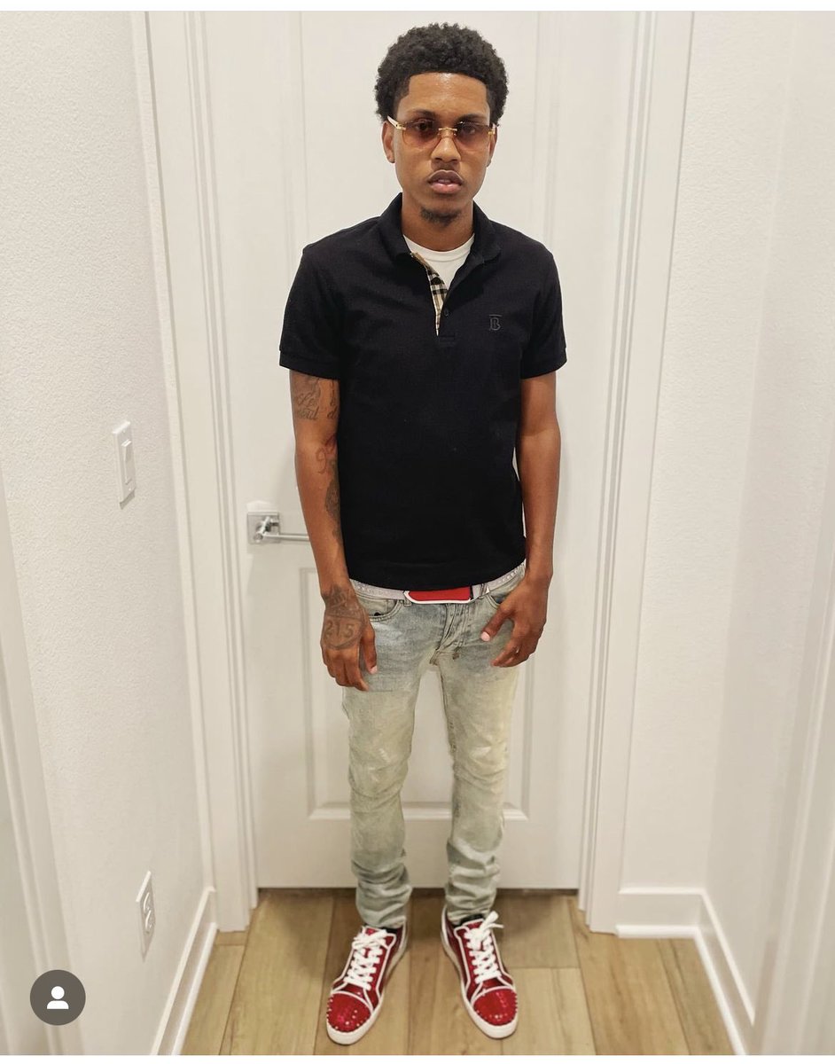 khingmt's tweet photo. Gotta appreciate lil shit my brother locked said he miss his bed 💯💯 https://t.co/ZdeLrScIRD