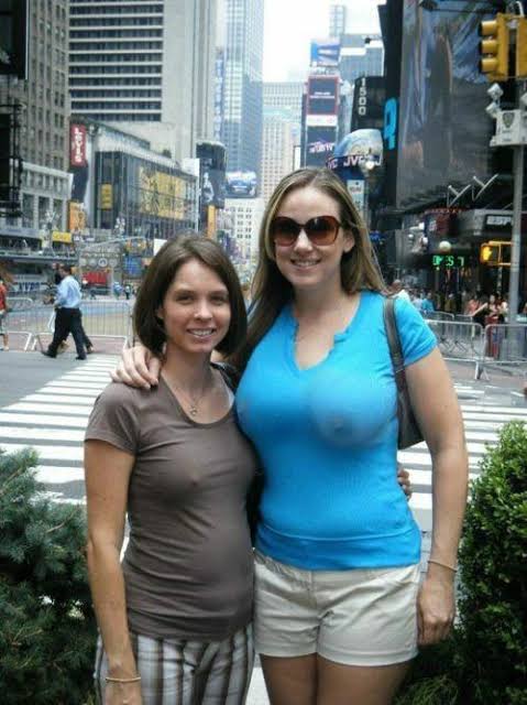 HousewifeXXX tweet media