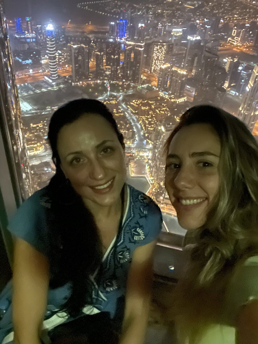 ReadyNow8's tweet image. Ver a mamá romper su miedo por ir con nosotras, no tiene precio 🤭💕 #burjkhalifa #360degreeview #dubai en mi opinión mucho mejor que el Empire State Building when it comes to view.