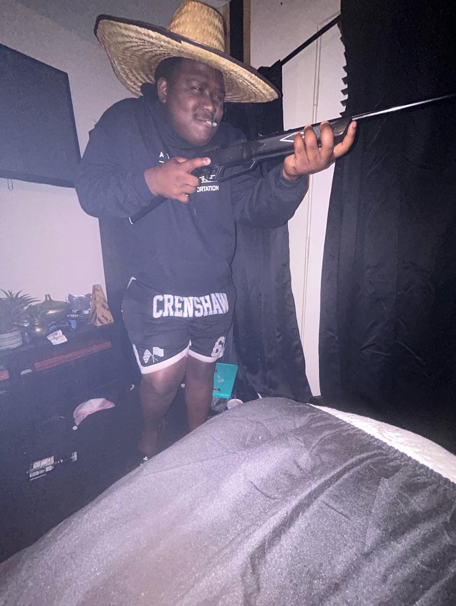 “BITCH WHO THIS FAAA”