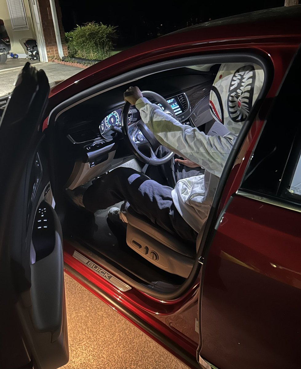 madofps's tweet image. not playing val and actually doing stuff has been the most refreshing thing ever istg