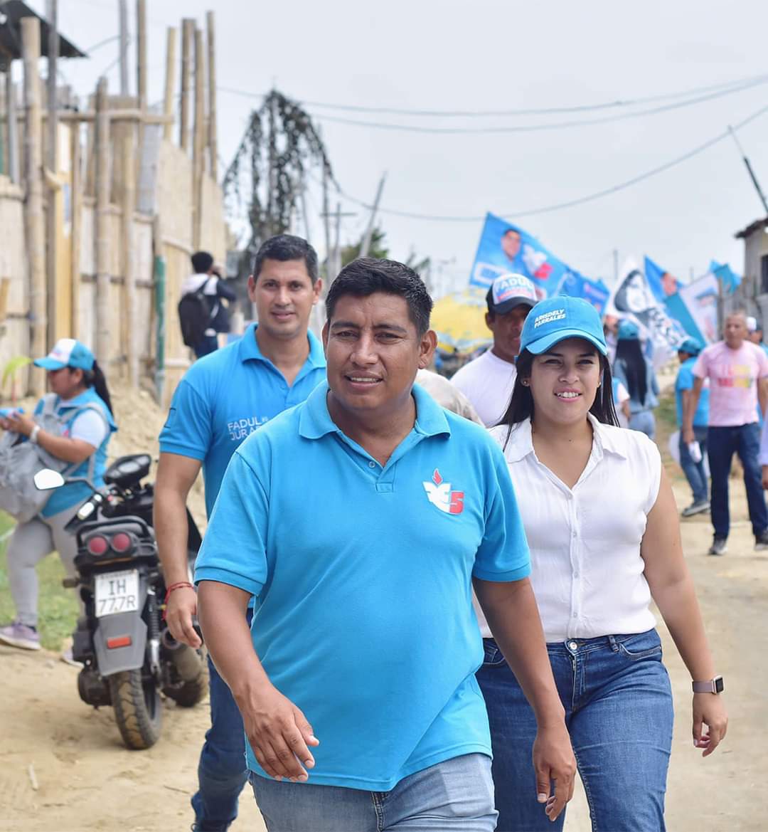 lenin_mera's tweet photo. #SantaElena | #Muey una parroquia en constante transformación. Es una maravilla ver la alegría en los rostros de mis peninsulares quienes albergan la esperanza de días aún mejores para todos. 🙌🏻
#EcuadorMuyMuy
#LuisaMiPresidenta
#AllYouNeedIs https://t.co/9UljLHV2R3