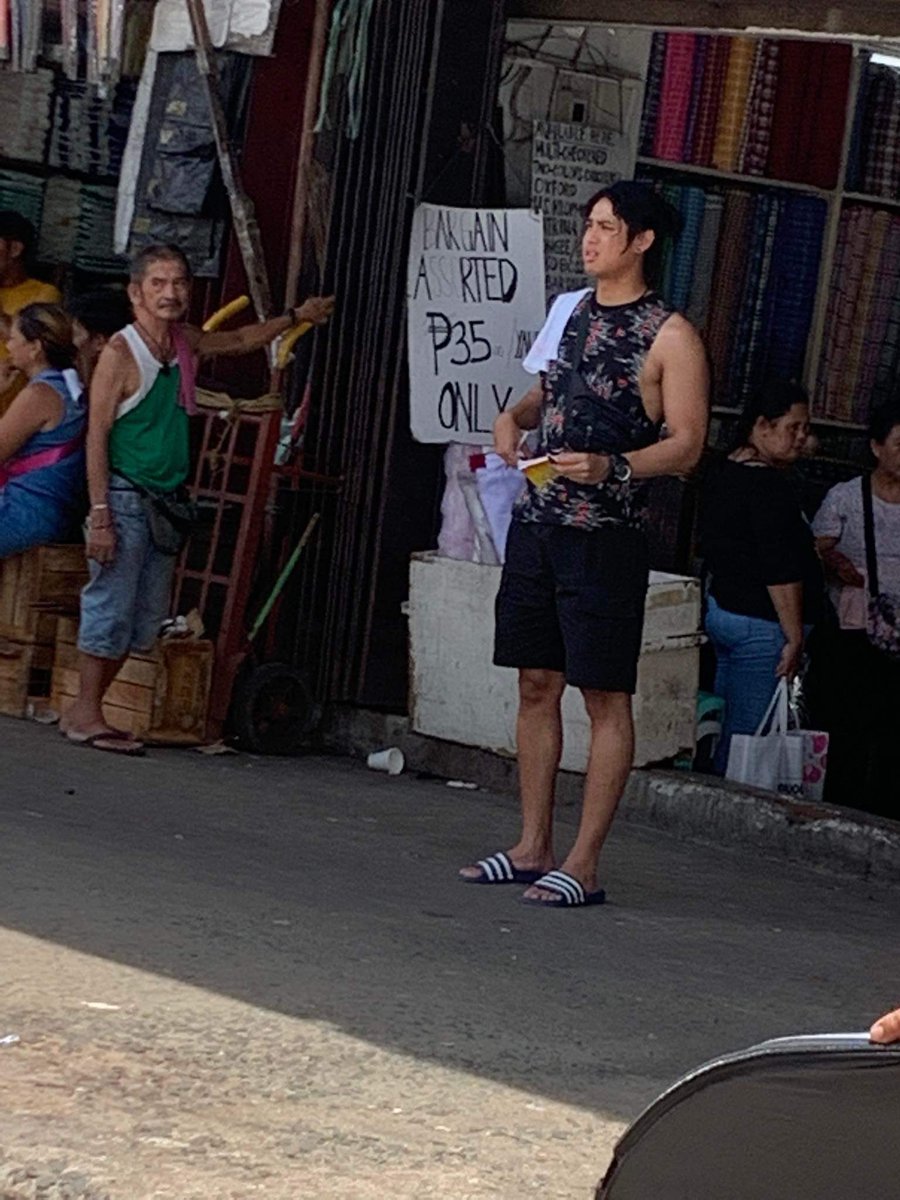Inggit ako nakita ng parents ko si Donny nagshoshooting 😭😭😭 SANA ALL 😭