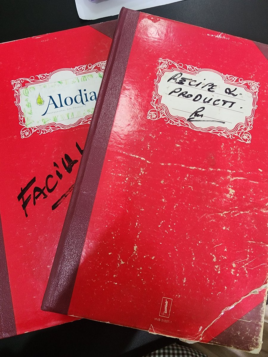 AlodiaOils's tweet image. A customer want a recipe we  created for him one 10 years ago.
Time to go the old fashion way.
#alodia #spasignatures