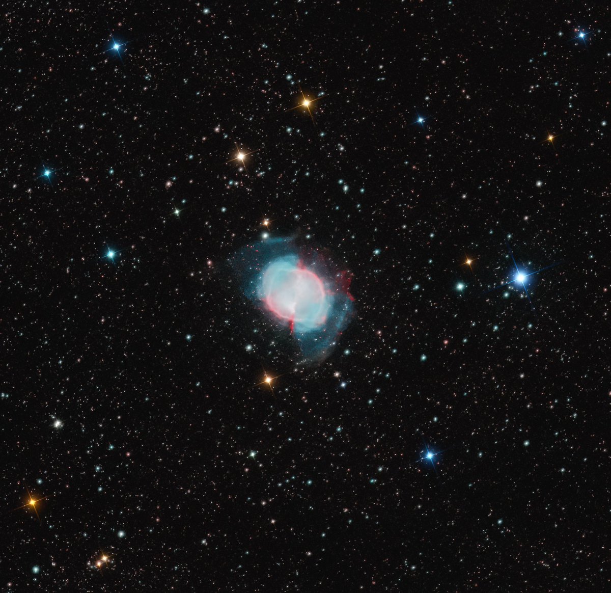AstroCarone's tweet photo. 3 years ago vs today

M27, the Dumbbell Nebula
#astrophotography #space https://t.co/5WiVJeHfT0