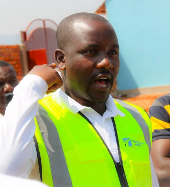 RTNBurundi's tweet photo. @makambaProvince Le promoteur de l'entreprise #SamuelHope Samuel Ndayiragije fait savoir que l'idée de promouvoir la mécanisation agricole est dans le cadre de répondre à l'appel du Chef de l'État d'augmenter la production, sachant que l'économie burundaise est basée sur le secteur agricole. https://t.co/EGVQytgERS