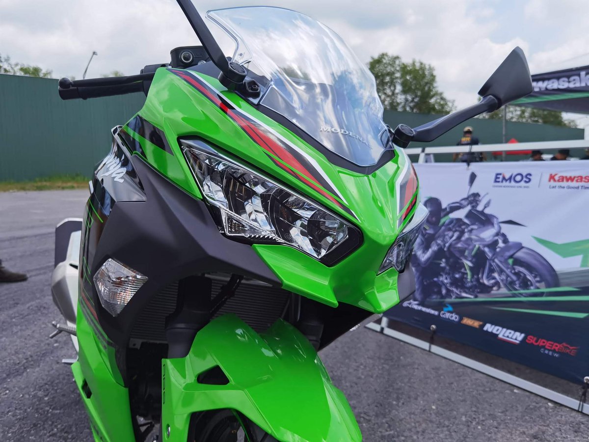 twtbikers's tweet photo. Modenas Ninja 250 ABS dengan warna baru!

Macam bagi hint ZX25R nak dekat masuk la tuu 🤭 https://t.co/xOksXV2EZx