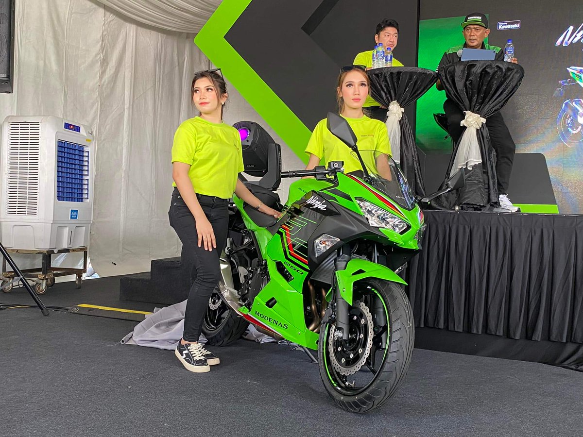 twtbikers's tweet photo. Modenas Ninja 250 ABS dengan warna baru!

Macam bagi hint ZX25R nak dekat masuk la tuu 🤭 https://t.co/xOksXV2EZx