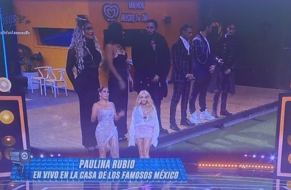 #LaCasaDeLosFamosoMx muero al ver a Paulina Rubio en la casa 💥💥💥💥🇭🇳🇭🇳🇭🇳🇭🇳 Honduras te ama @PaulinaRubio 👑
