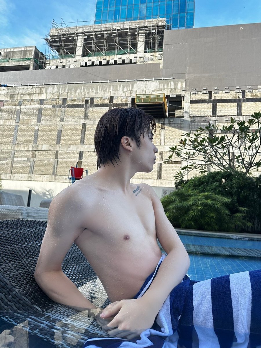 minkyuncart's tweet photo. The category is:

After mag concert sa Pinas, mag swimming muna kinaumagahan para sa leader dilf core aesthetic 

*NASIRAAN NG BAIT* 😭😭😭 https://t.co/LJHP9KxynY