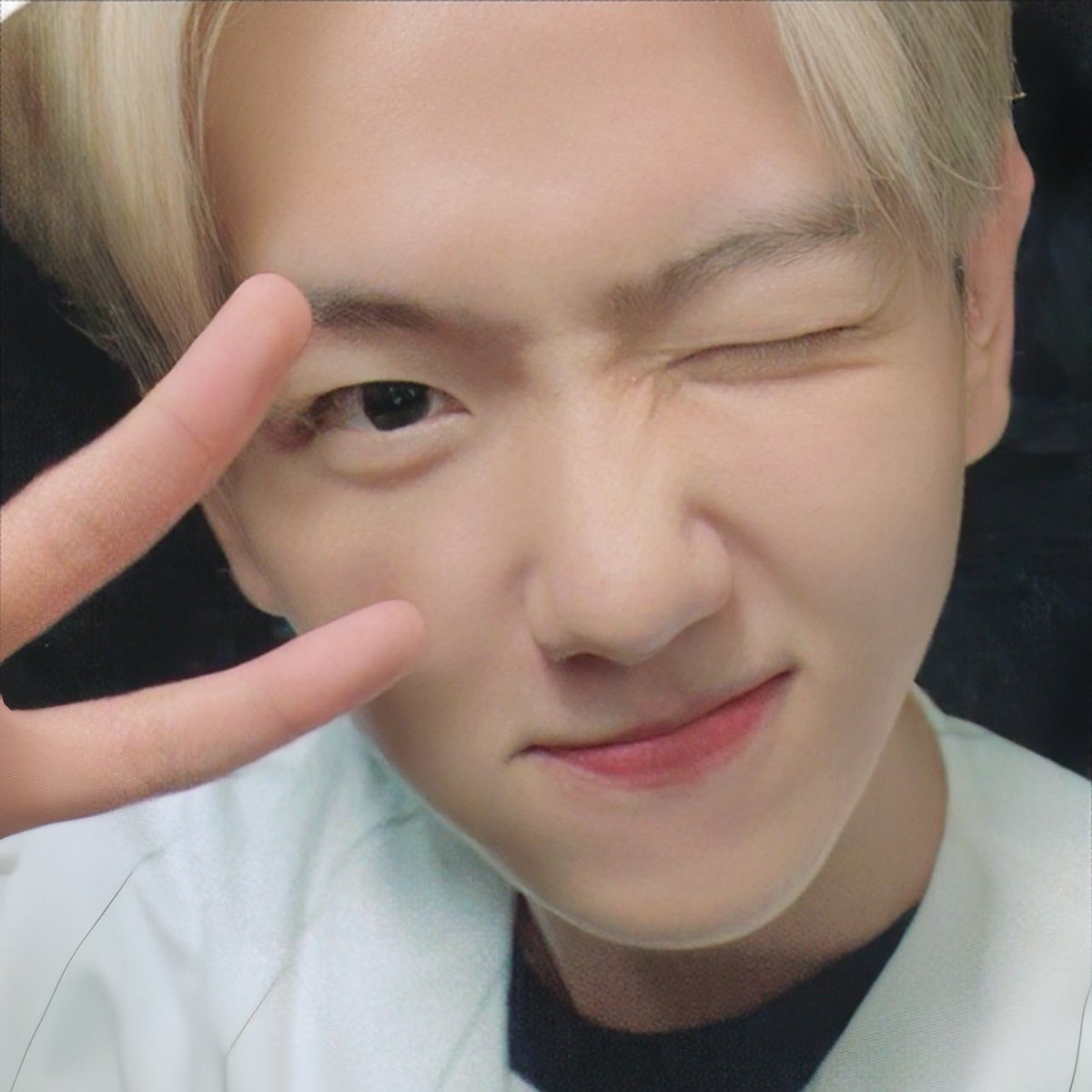 candybaek506's tweet photo. 백현이 윙크 요정이얌😘🤍 https://t.co/XlgSXCnOLe