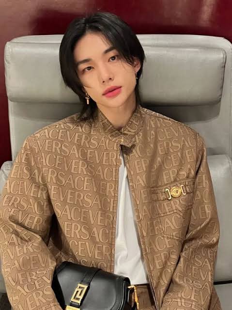 rarune01's tweet photo. 【VERSACE オススメアイテム】

Stray Kidsヒョンジン着用🇰🇷
VERSACEセットアップスタイル🌞

#palmangels #celine #saintlaurent #acne #StrayKids #スキズ #ヒョンジン #fashion #ファッション #メンズファッション #メンズコーデ #スタイリスト https://t.co/6VUzzZVKII