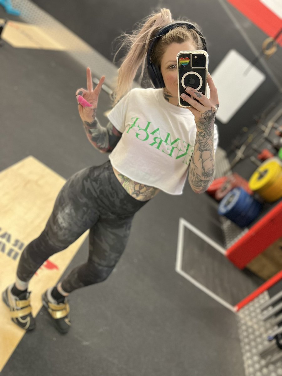 sarah_spite's tweet photo. Training things (cute outfit and also some actual training)
No one offered me unsolicited advice today, maybe because I know what I’m doing? 🙄

#weightlifting #olympicweightlifting #chicksthatlift #onlyfans_girl #onlyfansbabe #inked #inkedgirl https://t.co/At9sek4JDo