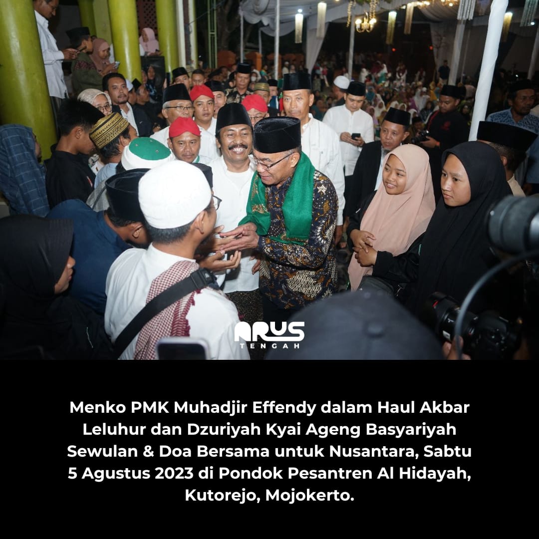 Menko PMK Muhadjir Effendy menghadiri Haul Akbar Leluhur dan Dzuriyah Kiai Ageng Basyariyah Sewulan di Ponpes Al Hidayah Kutorejo, Mojokerto (5/8). Haul diikuti lebih dari 157 kiai dan tokoh. Itu jadi wadah silaturahmi serta berdoa bersama untuk bangsa agar aman dan tenteram.
