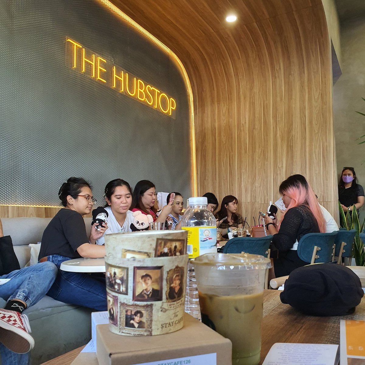 kkeutsinta's tweet photo. [Breaking my silence] chz!

Had a fun time on my first fan café 🥹🫶🏽 so nice to meet such lovely people!!

Notes to self for next time: 
1. Don't be shy 
2. Punta maaga to give &amp; get freebies HAHAHA

#Platform325 #StayDay2023 https://t.co/HVshheYWpF