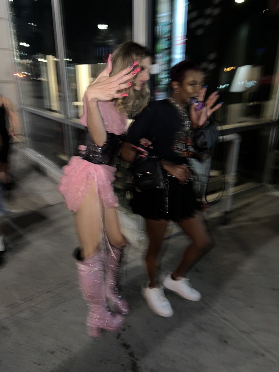 SClayz's tweet photo. Sam Blake and @itisthatkid paparazzi shoot https://t.co/HP5gcTzhWZ