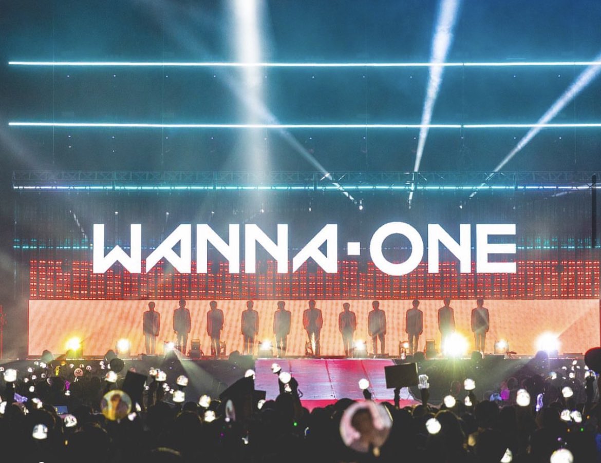 DJ3_Wannable's tweet photo. It’s been 6yrs.
Still missing that time, boys &amp; group we can never get bk.
Looking at our precious fr far away &amp; hope everyone is doing well on a long runway of success. 
Love &amp; still w/ u, guys.
#dj3diary
#우리워너원_데뷔6주년_축하해
#WannaOneSixthAnniversary
#6YearsWithWannaOne https://t.co/R1kFrFNKiX