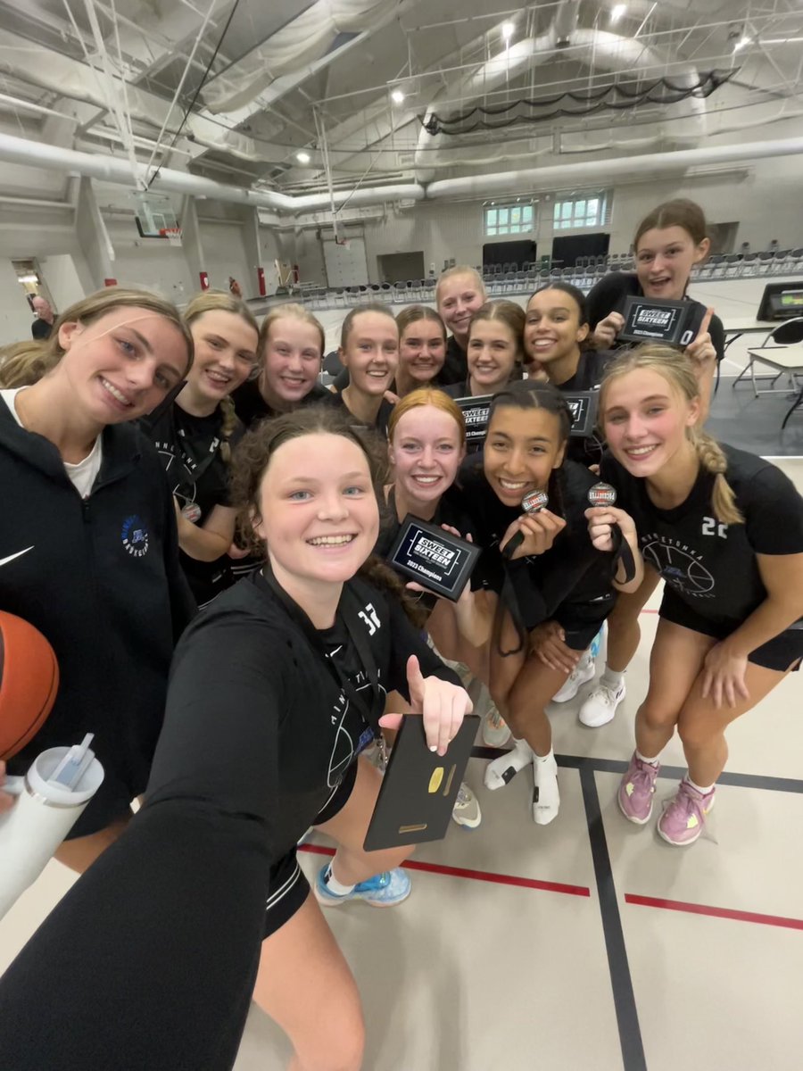 MtkaGHoops's tweet photo. 🥇Pacesetter Sweet 16 Champs‼️ Back 2 back games beating Eden Prairie &amp; Providence. What a way to end the summer! 
#Family
#TeamworkMakesTheDreamWork https://t.co/5qTj8gwMKP