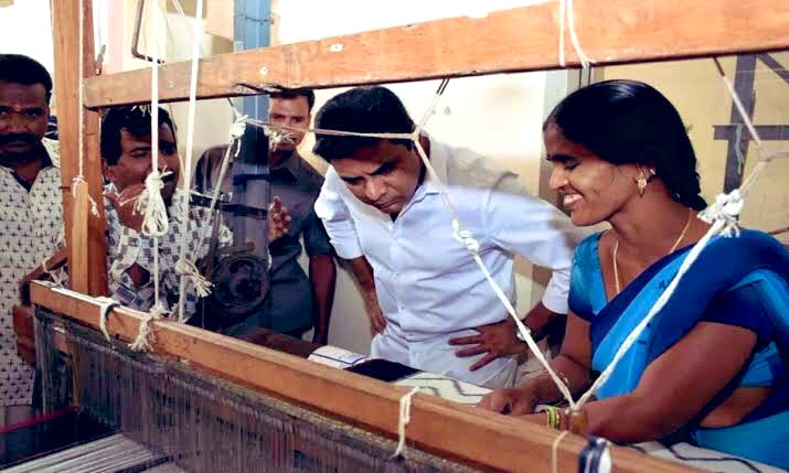 DrRanjithReddy's tweet image. Complete Indian History is closely weaved with the Rich Handloom Legacy but Our Ramanna @KTRBRS 𝐌𝐢𝐧𝐢𝐬𝐭𝐞𝐫 𝐟𝐨𝐫 𝐇𝐚𝐧𝐝𝐥𝐨𝐨𝐦𝐬 𝐡𝐚𝐬 𝐖𝐞𝐚𝐯𝐞𝐝 𝐭𝐡𝐞 𝐍𝐞𝐰 𝐄𝐫𝐚 𝐟𝐨𝐫 𝐖𝐞𝐚𝐯𝐞𝐫𝐬 𝐢𝐧 𝐓𝐞𝐥𝐚𝐧𝐠𝐚𝐧𝐚 with his comprehensive developmental approach.