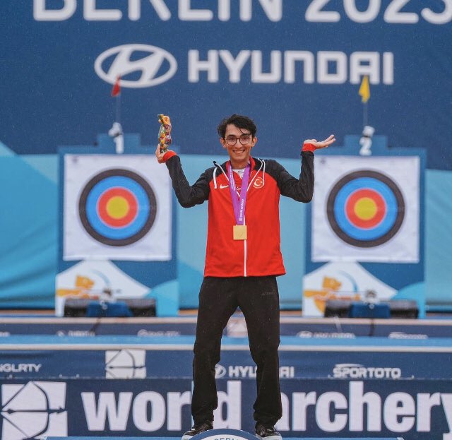 Bayrağımız seninle yeniden göklerde 🇹🇷

Teşekkürler #MeteGazoz