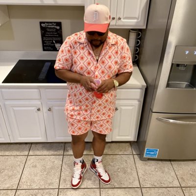 ___Sneakerhead's tweet photo. #NewProfilePic https://t.co/s9VwELzHRq