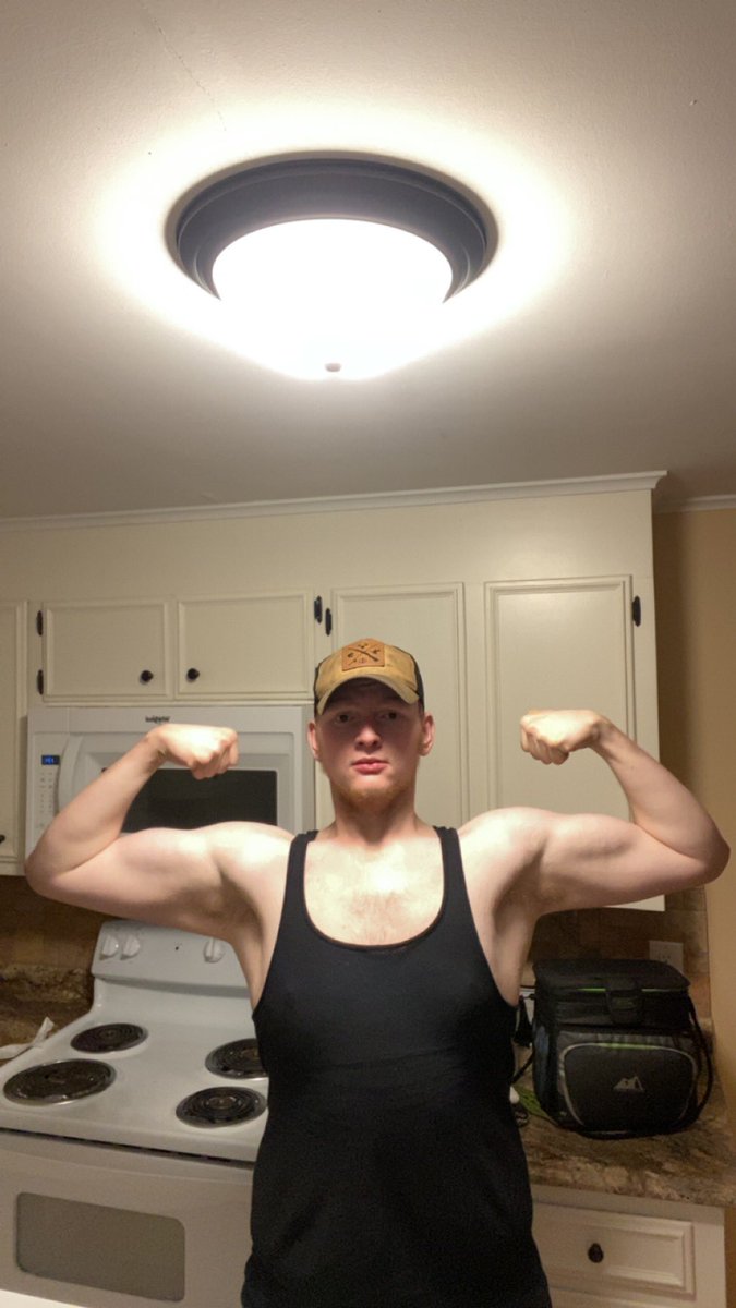 EpicGamerMan27's tweet photo. Wsg y’all, lil life update. Since I quit Fortnite I’ve really gotten on top of my weight and health. With a combination of weight training and dieting I’m down as a whole, over 90LB since I started. 

Some before and after photos below. Ain’t done yet but I’m getting close. https://t.co/BAGSACVecK