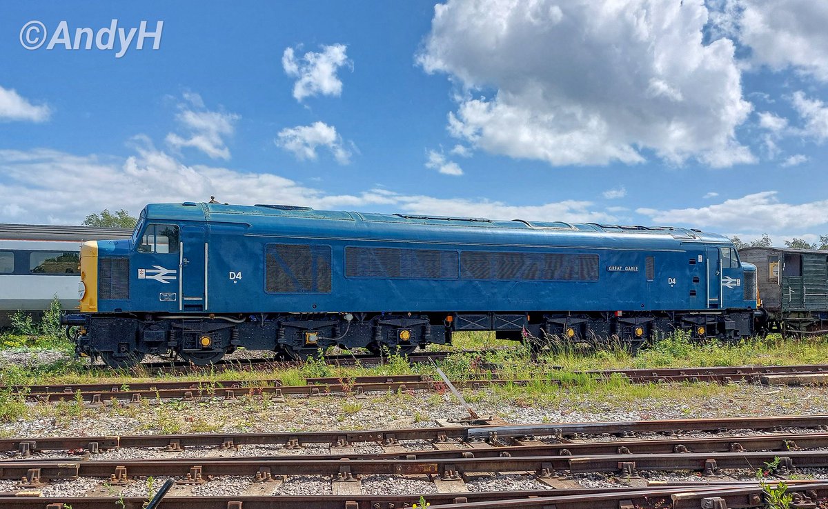 holtona72's tweet image. #MondayMorningBlues Under matching skies, one of the surviving original #Class44 Peaks, D4 'Great Gable' standing in the sidings at Swanwick Junction on the @midrlybutterley line on 1/7/23 #HeritageDiesel #BRBlue