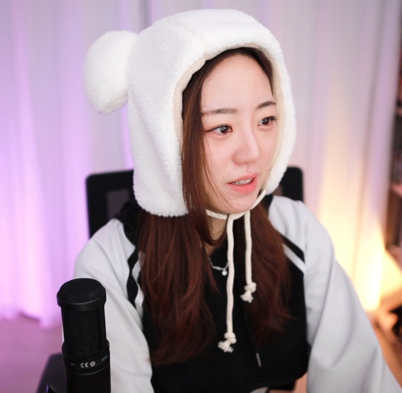 Back on Twitter, I mean X ^^;, to post lots of kpop related contents! Super dupa excited!! XOXO
트위터 다시 시작했어요! 열심히 케이팝 관련 컨텐츠 올려봐야징.. 히히 #kpop