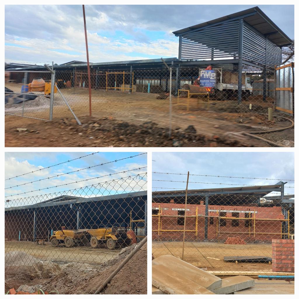 Money is moving 
The Tin Roof shopping experience  flying up, steel beams, facebrick infill walls. 
Looking good...