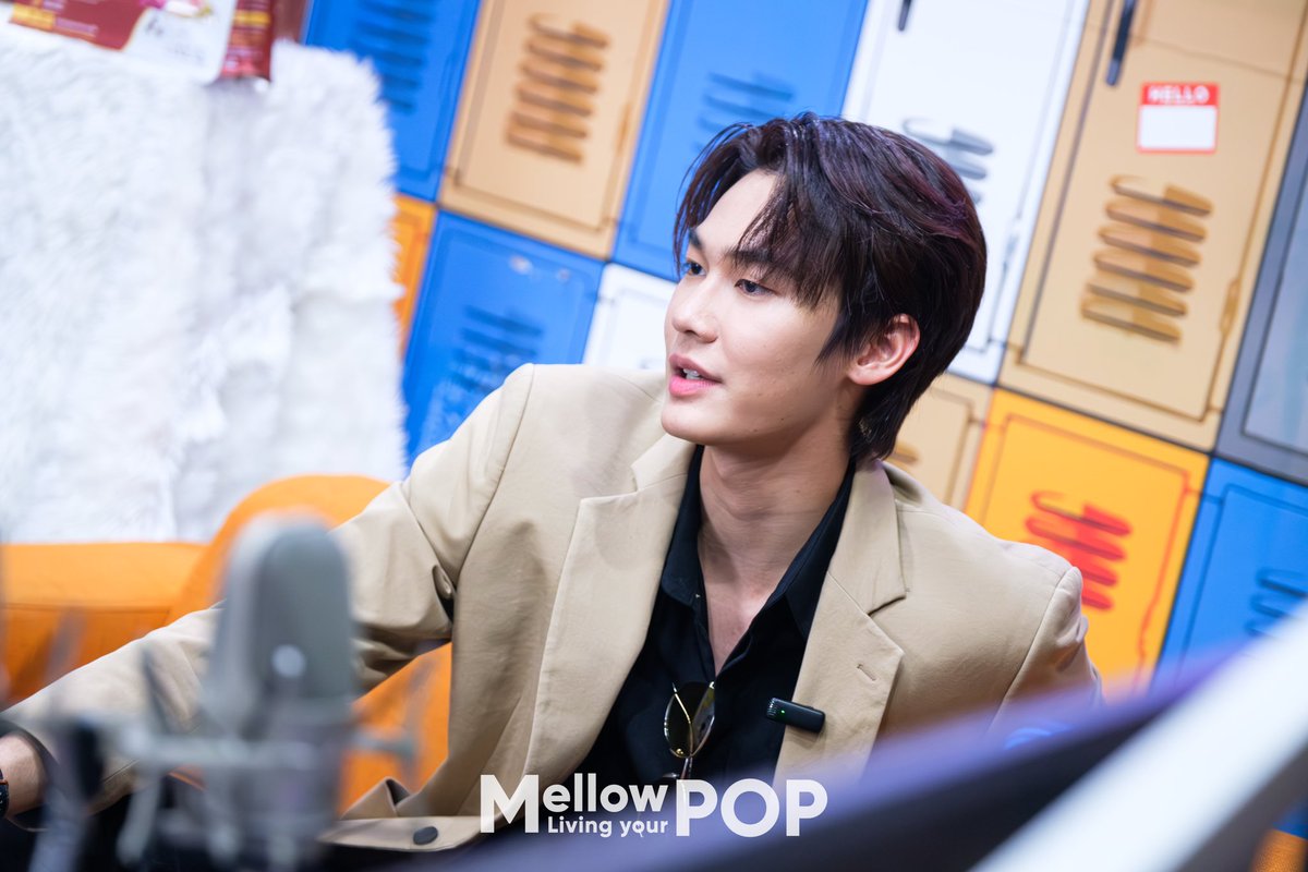 MellowPOP_TH's tweet photo. 📍(1) ภาพบรรยากาศในไลฟ์สดวันนี้ บอกเลยว่าได้รู้จักดิวขึ้นมากๆเลย หล่อละมุนเหมือนหลุดออกมาจากนิยายจริงๆ😍🫶🏻✨

#MellowPOP
#dew_jsu #dewjirawat 
#MellowPOPxNorthStarDew https://t.co/6RSD1VLm91