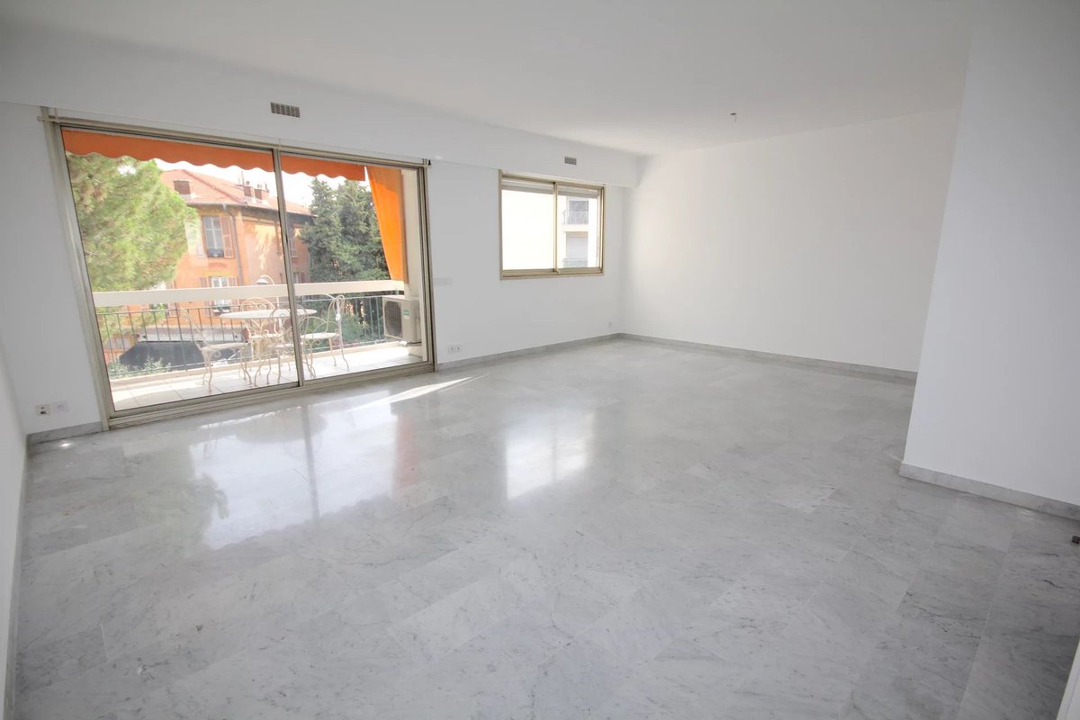 EasyImmoNice's tweet photo. NICE - COEUR DE CIMIEZ : 3 pièces de 93 m² d'angle et traversant.
Double séjour de 35 m² plein Sud, terrasse, cuisine, loggia, 2 chambres, dressing.
Grand garage.

Prix : 549 000 €
Plus d’informations au 04 93 80 40 80.

#easyimmobilier #nice #cimiez #vente #immobilier https://t.co/oIntavYztK