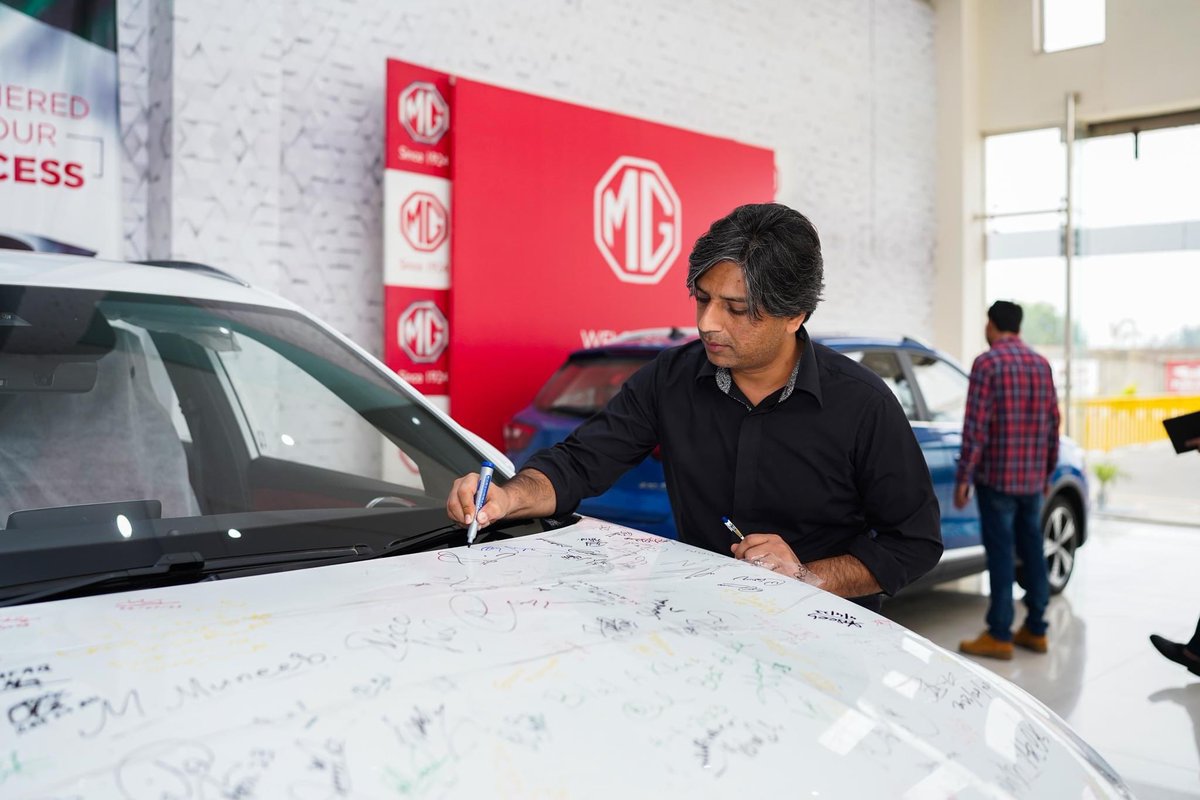 MGPakistan's tweet image. Here's a glimpse of Day 2, a visit by professionals from the media fraternity. The day was filled with exciting and insightful moments at the MG Dealership, followed by an opportunity to witness the impeccable manufacturing at the MG plant.

#MGPakistan #iloveMG