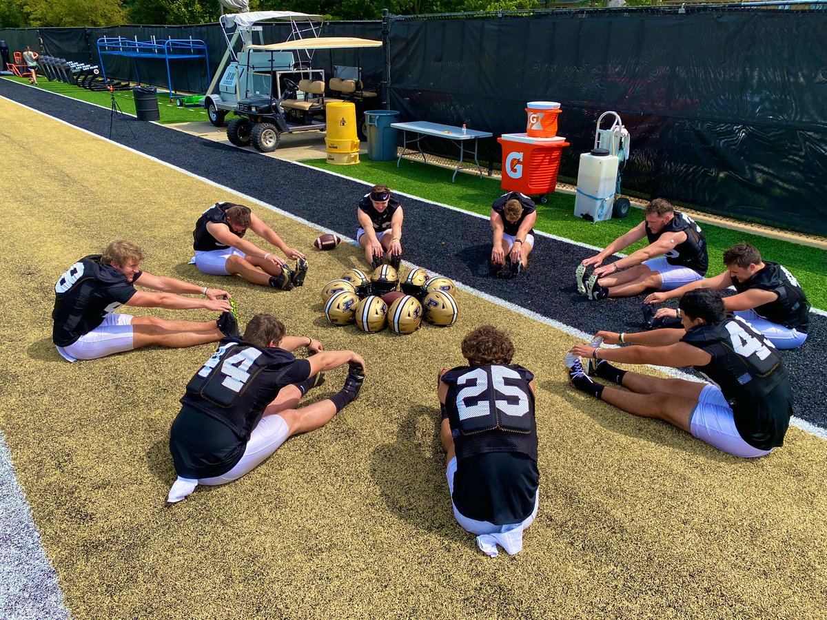 Special Teams is a MINDSET! “Callousing your mind means you have to intentionally expose yourself to discomfort and pain.”
Fall camp brings:
5:30am pre work cold tubs✅
Maintaining gains✅
Craftsman chasing perfection✅
FALL CAMP WEEK 2
The Time Is Now‼️
#BoilerUp #ridewithcoachP