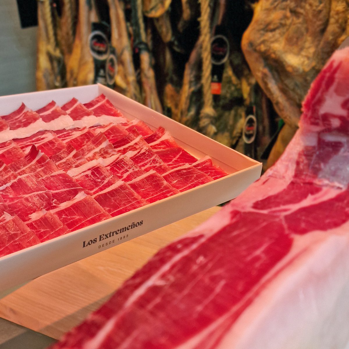 LExtremenos's tweet image. ¿Te apetece jamón? Nosotros te lo cortamos a mano, ¡para que tú solo tengas que disfrutarlo! 

Te esperamos en nuestras tiendas de Calella, Pineda y Poblenou. 

#losextremeños #cosesbones #pinedademar #calellaesmes #calellabcn #maresme #jamoniberico #santasusanna #santpoldemar
