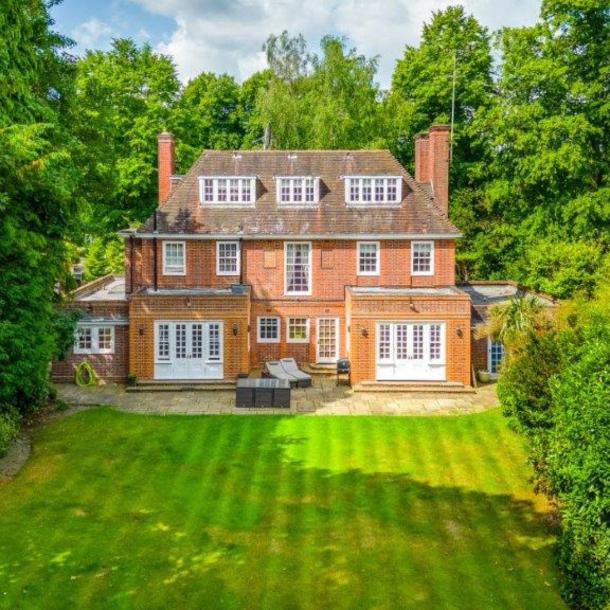 Introducing our property of the Week in Spaniards Close, NW11! 
A rare opportunity to acquire a stunning detached home set back behind a sweeping carriage driveway.

Asking Price: £7,950,000. 
Contact us to arrange a viewing. #HampsteadGardenSuburb