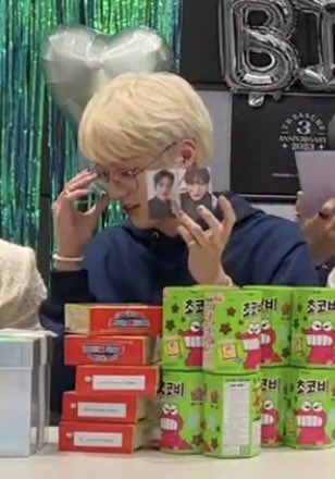 ได้การ์ดจองอูกับจุนกยู นี่คสพแบบสายไฟประเทศไทยนิ55555