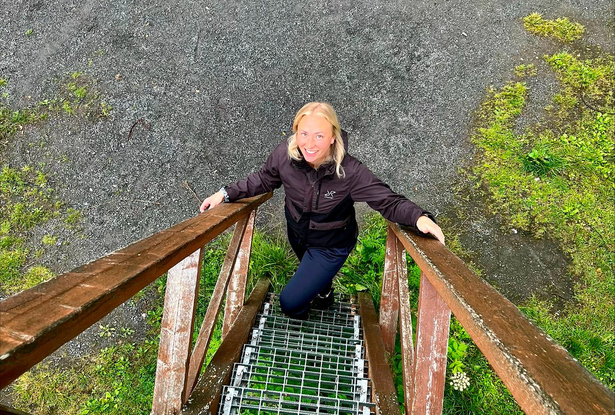 Sofia Väyrynen työskentelee kesäsijaisena Hoivatien Oulun Hietasaaressa sijaitsevissa vammaispalveluiden yksiköissä Hietasaaren ryhmäkodissa ja Villa Vinssissä. 

Lue lisää Sofian kesätyökokemuksesta: hoivatie.fi/fi/tarinoita_h…

#hoivatie #lähelläihmistä