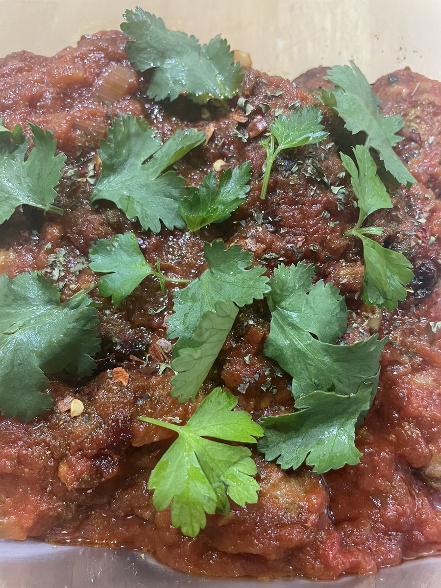 NatalieMoran20's tweet photo. It’s been a huge day in the kitchen! Another batch of Hindi Kebab, Mexican Chicken & Chorizo and the favourite Spinach Soup because no one goes hungry on my watch, not even the sibling of the infuriating texts fame #kitchentherapy #buildalongertable https://t.co/01TjUHcnZ0