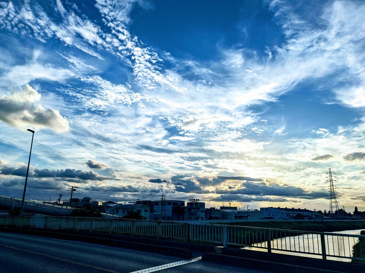 bbb___bbb___bb1's tweet photo. 帰り道の空、なんか綺麗だった。

 #おじ散歩
 #痩せちゃう https://t.co/22opXIj0y9