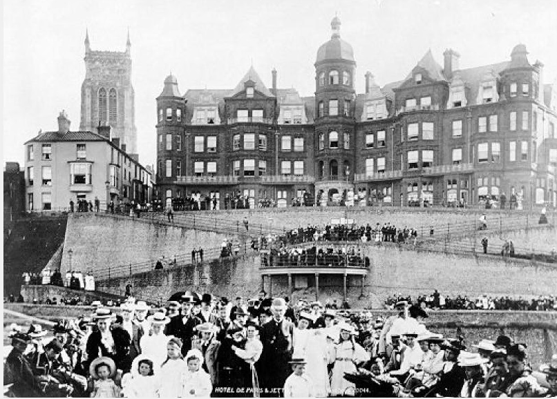 Cromer is always a lively place during the summer. Here's a photo showing an equally busy scene in 1895 as crowds gather around the Hotel de Paris for its re-opening. The amount of people filling up the promenade show that #Cromer was a very popular holiday resort in those days.