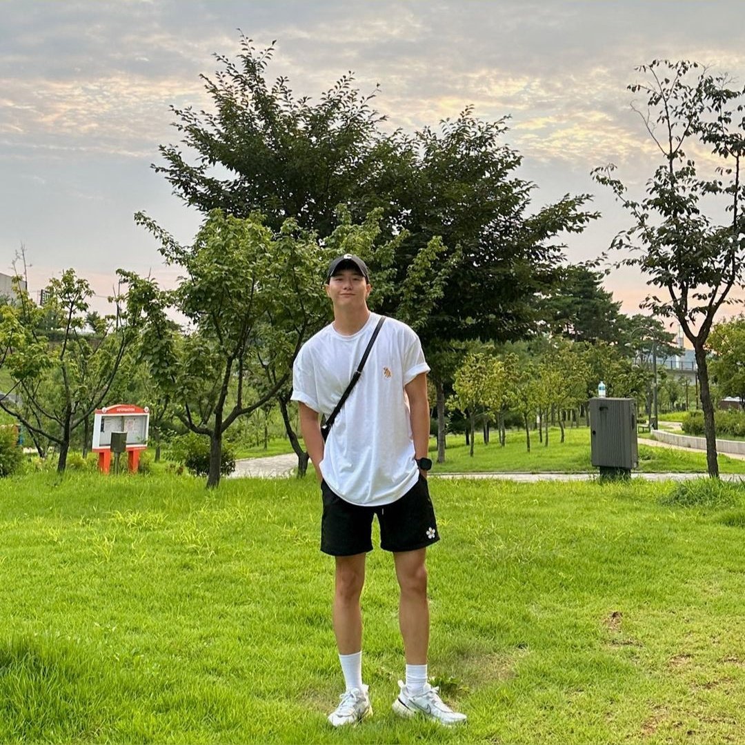 juvjuvss's tweet photo. 생일 지나고 보냈던 늦은 생일선물🎁

의도한 건 아니였는데 열심히 운동한 승식이한테 딱 넉넉하게 입기 좋네💪💪

더운 여름 시원하게 보내 ᵔ ᵕ ᵔ #승식 https://t.co/iE50u9YAnk