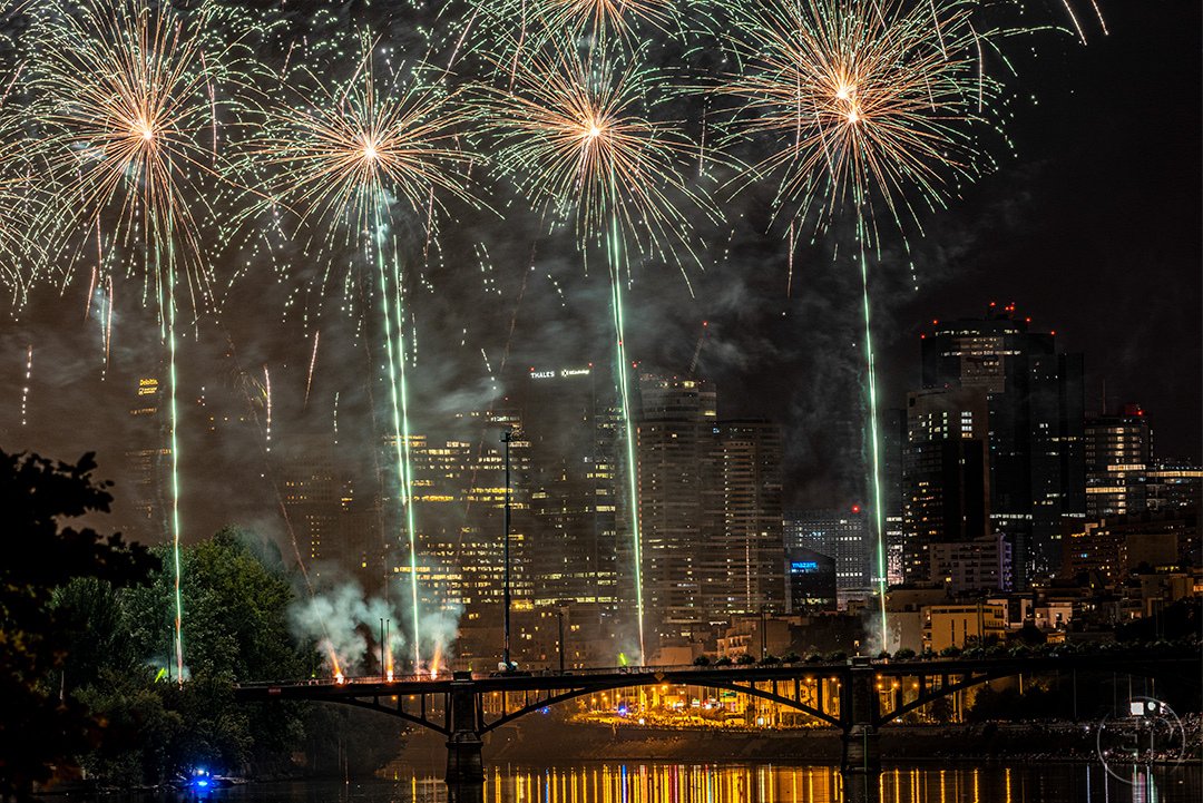 esplanadephoto's tweet photo. Feux d'artifice à Courbevoie et Levallois-Perret 06
#feudartifice
#fireworks
#toureiffel
#eiffeltower
#14juillet
#bastilleday
#fetenationale
#parisjetaime
#iloveparisladefense
#baladesphotographiques
#coursphoto
#atelierphoto
#courbevoie
#levalloisperret
#hautsdeseine https://t.co/KOuWdrkzNX